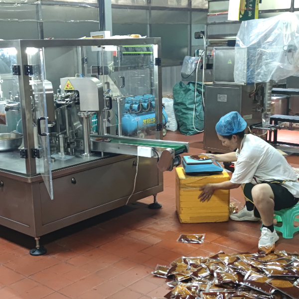 給袋式辣椒醬包裝機-自動化辣椒醬包裝機生產(chǎn)線